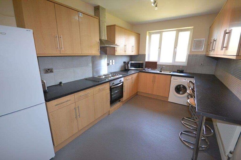 Northumberland Avenue, Reading 1 bed in a house share to rent - £595 pcm (£137 pw)