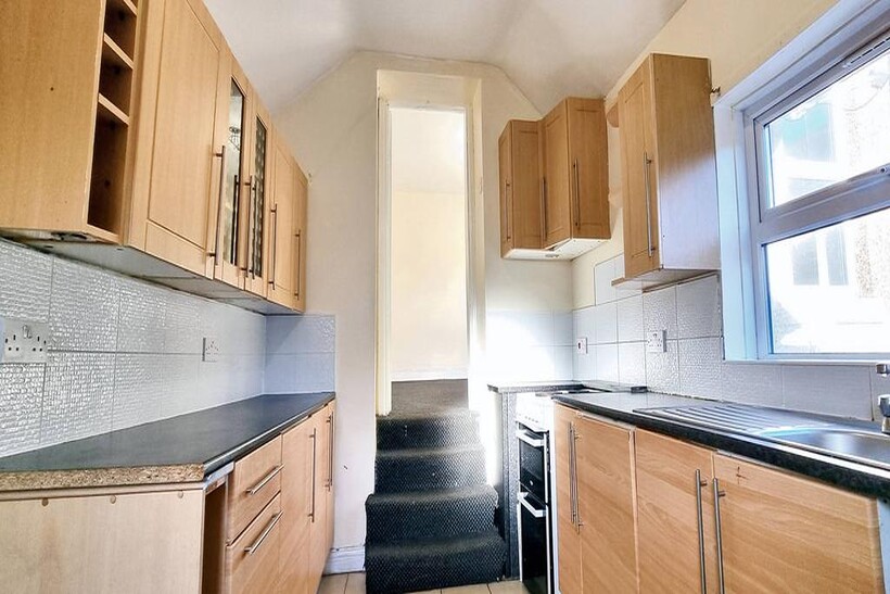 Affleck Street, Gateshead NE8 4 bed maisonette to rent - £725 pcm (£167 pw)