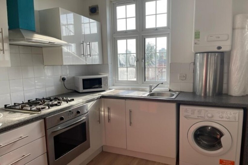 Croydon CR0 1 bed in a house share to rent - £650 pcm (£150 pw)