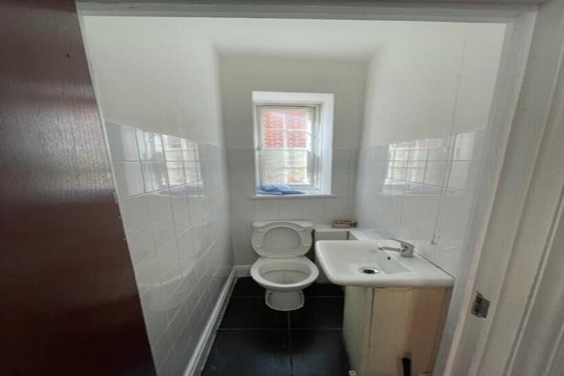 Croydon CR0 1 bed in a house share to rent - £650 pcm (£150 pw)