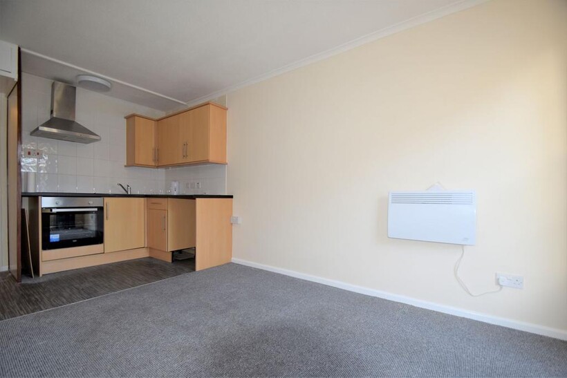 Lugley Street, Newport PO30 1 bed flat to rent - £550 pcm (£127 pw)