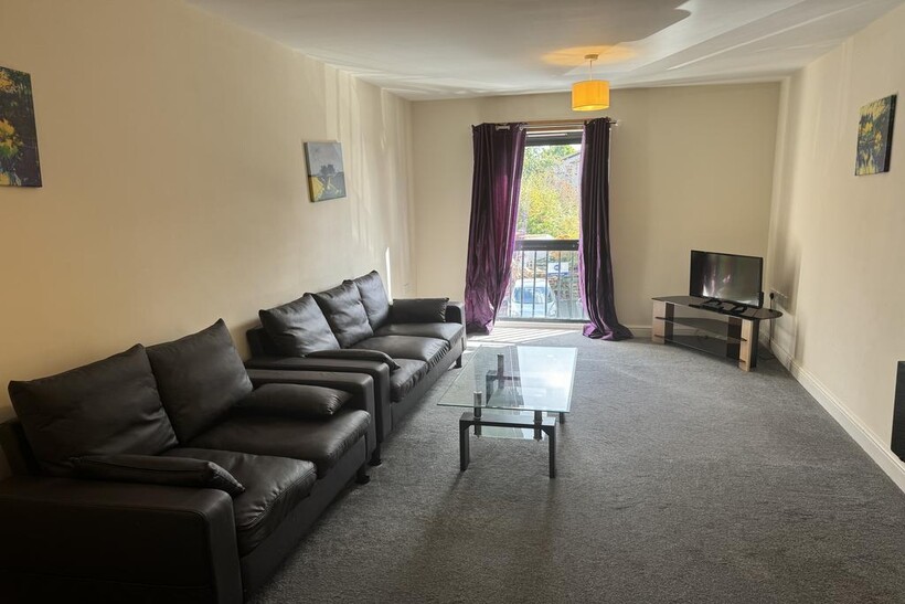 8 Clifton House, Merridale Road... 2 bed apartment to rent - £1,100 pcm (£254 pw)