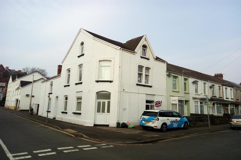 St Helens Avenue, Brynmill, Swansea 8 bed house to rent - £325 pcm (£75 pw)