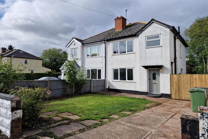 The Crescent, Wolverhampton WV6 3 bed semi-detached house to rent - £1,050 pcm (£242 pw)