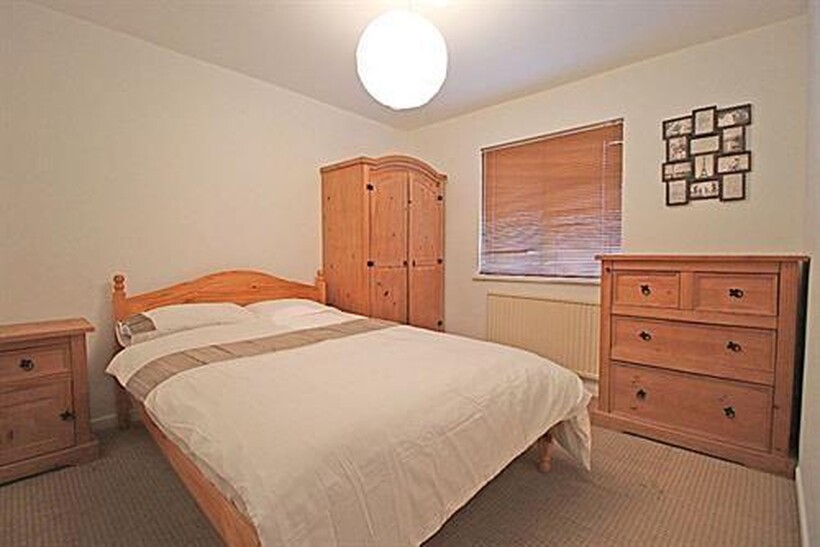 Northampton NN1 1 bed in a house share to rent - £475 pcm (£110 pw)