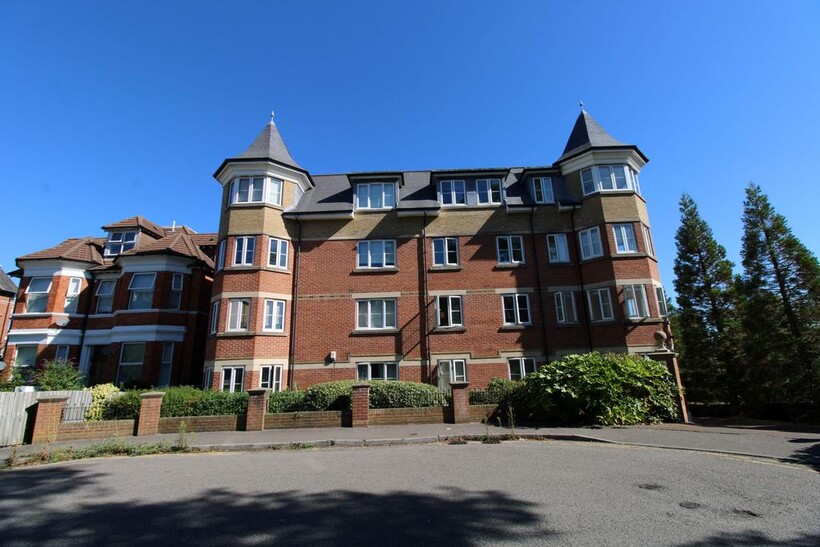 Norwich Avenue West, Bournemouth BH2 2 bed flat to rent - £1,150 pcm (£265 pw)