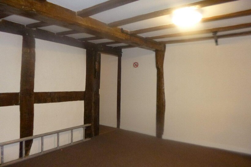 Flat 75 High Street Newport 2 bed maisonette to rent - £695 pcm (£160 pw)