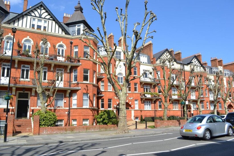 Elgin Avenue, London W9 3 bed flat to rent - £4,300 pcm (£992 pw)
