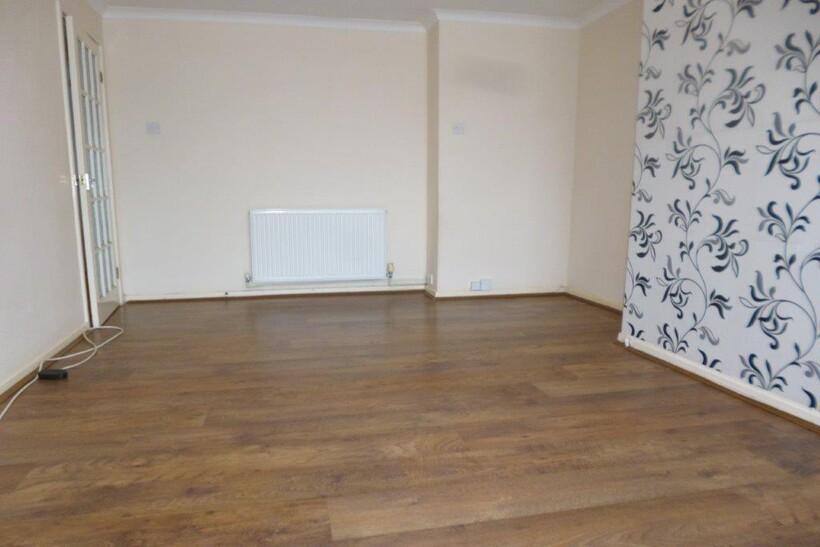 Shaw Close, Cheshunt EN8 3 bed apartment to rent - £1,500 pcm (£346 pw)