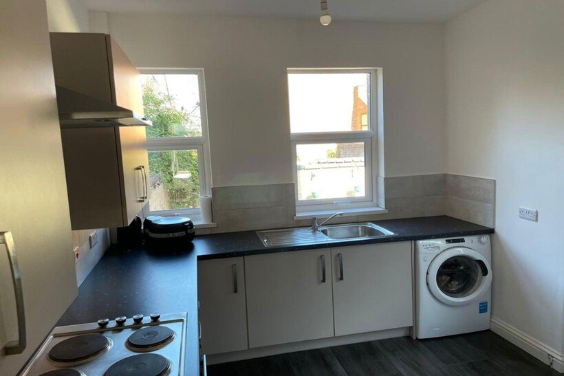 College Avenue, Leicester 4 bed terraced house to rent - £105 pcm (£24 pw)