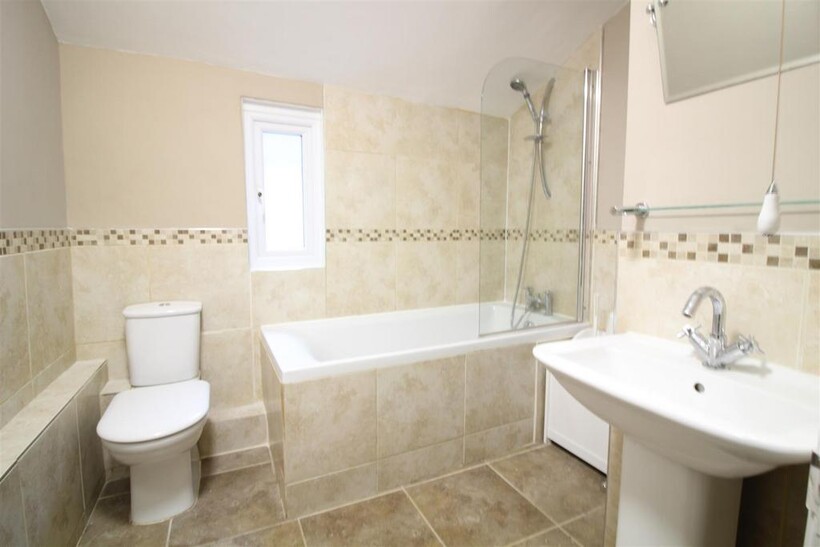 York Road, Hampshire GU11 1 bed in a house share to rent - £500 pcm (£115 pw)