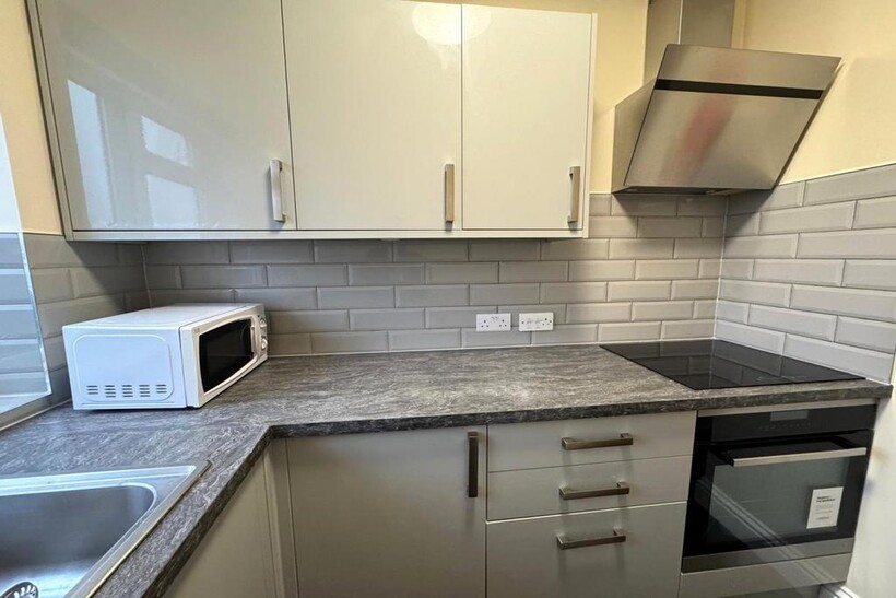 Norwood Drive, Harrow HA2 1 bed flat to rent - £1,000 pcm (£231 pw)