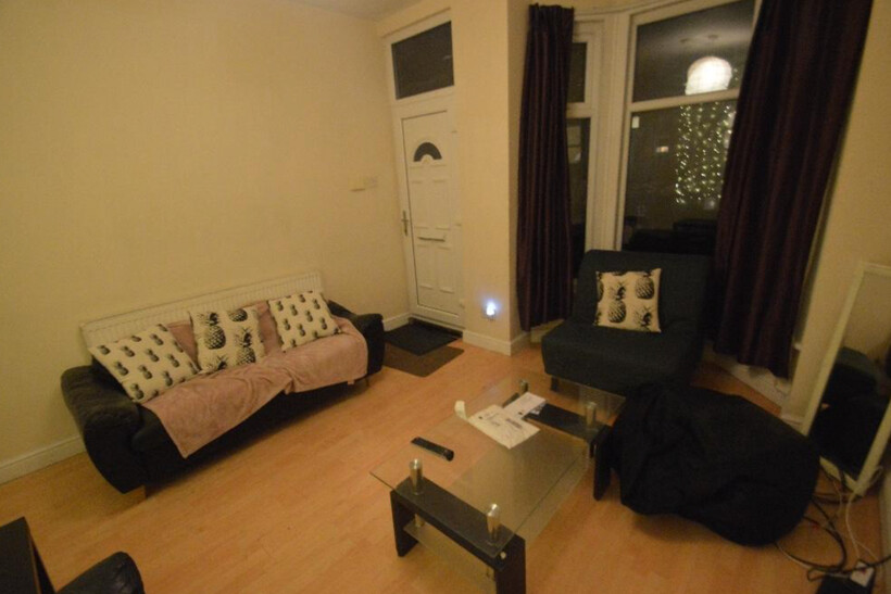 Mayville Avenue, Leeds LS6 5 bed house to rent - £412 pcm (£95 pw)