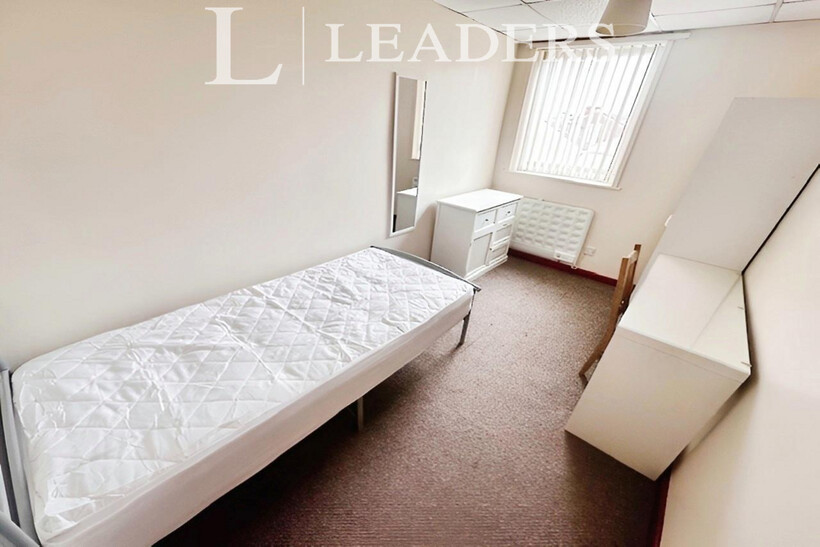 R1, Younger Street, Fenton, ST4 1 bed in a house share to rent - £400 pcm (£92 pw)