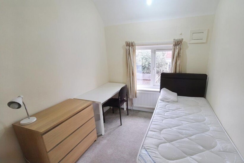 Queens Road West, Beeston... 1 bed property to rent - £325 pcm (£75 pw)