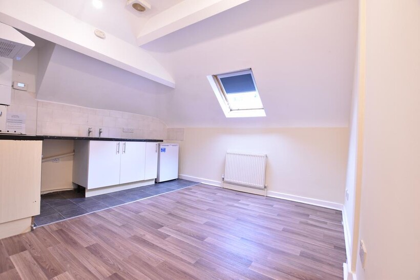 Crescent Road, Luton LU2 1 bed flat to rent - £1,075 pcm (£248 pw)
