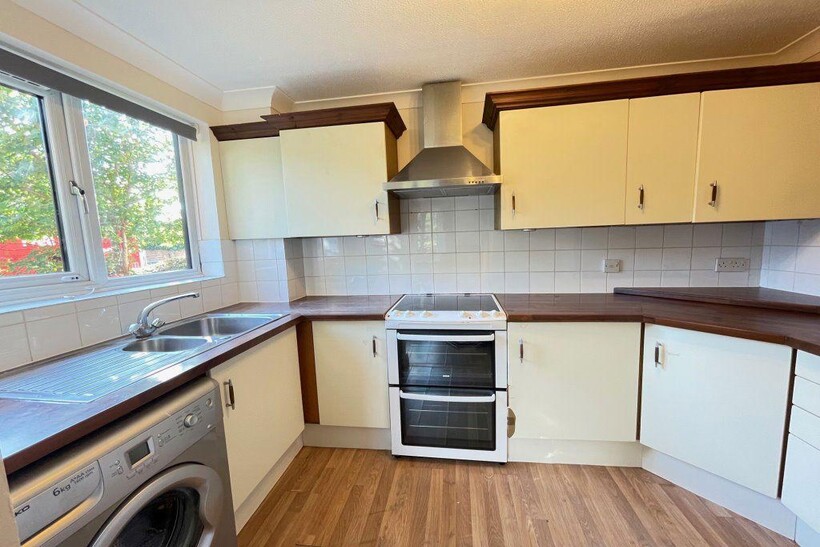 HIGHWOODS 1 bed flat to rent - £775 pcm (£179 pw)