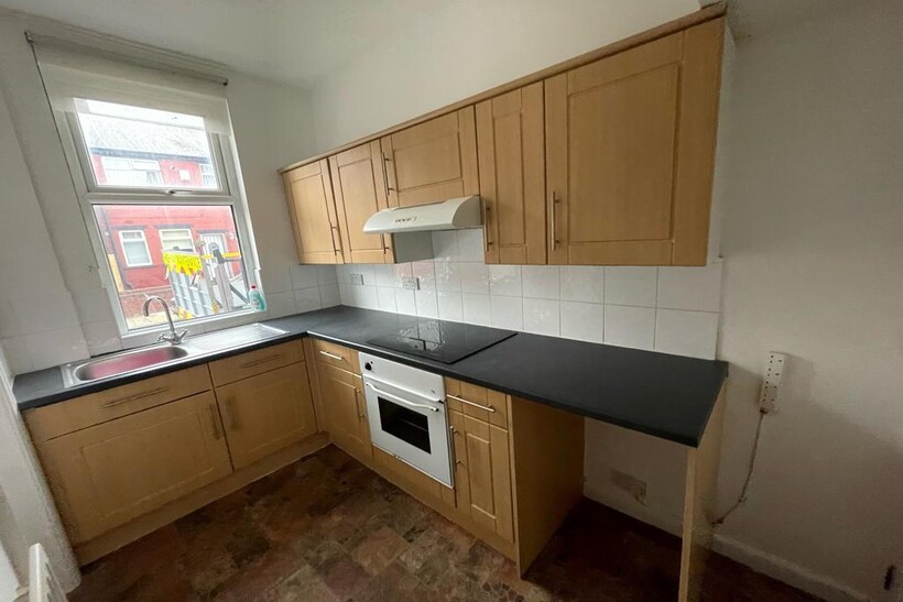 Leeds LS12 2 bed terraced house to rent - £1,000 pcm (£231 pw)