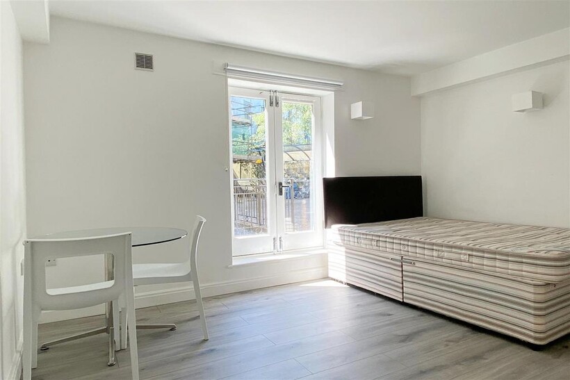 Howard Place, Brighton BN1 House share to rent - £1,050 pcm (£242 pw)