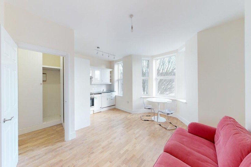 Birkbeck Avenue, London W3 1 bed flat to rent - £1,500 pcm (£346 pw)