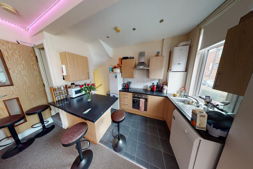 Royal Park Terrace, Leeds 4 bed house to rent - £511 pcm (£118 pw)