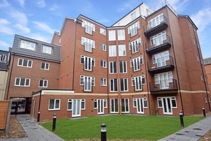 The Elms, 26 John Street, Luton, Bedfordshire, LU1 1 bed apartment to rent - £1,000 pcm (£231 pw)