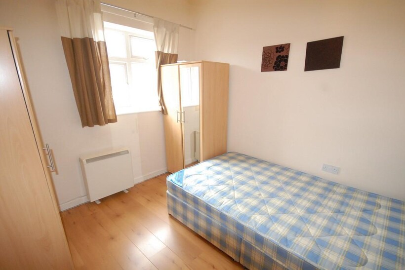 Dickenson Road, Manchester M13 2 bed flat to rent - £1,000 pcm (£231 pw)