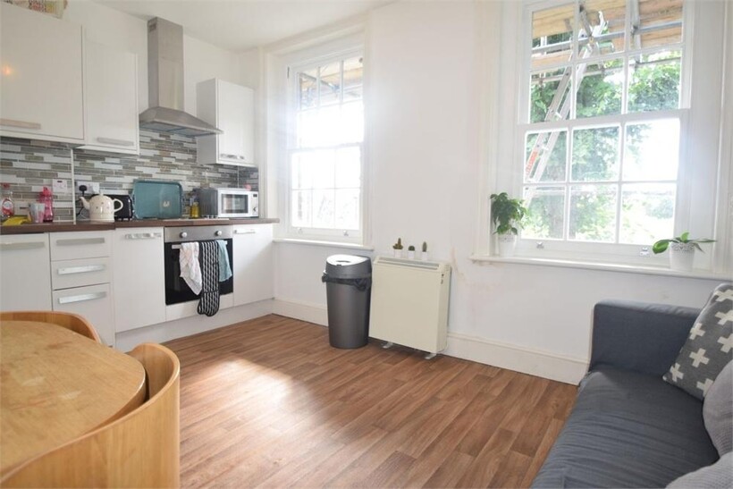 Cobourg Road, London SE5 3 bed flat to rent - £1,900 pcm (£438 pw)