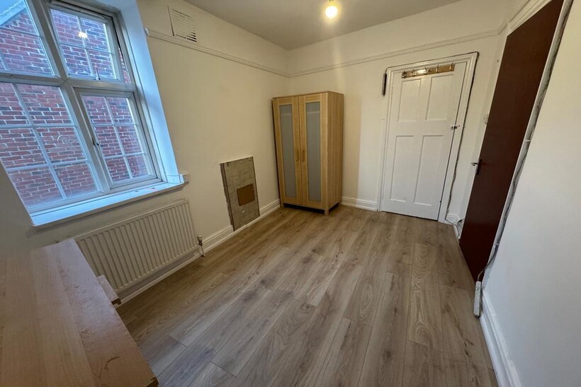 High Street, Croydon CR0 1 bed in a flat share to rent - £650 pcm (£150 pw)