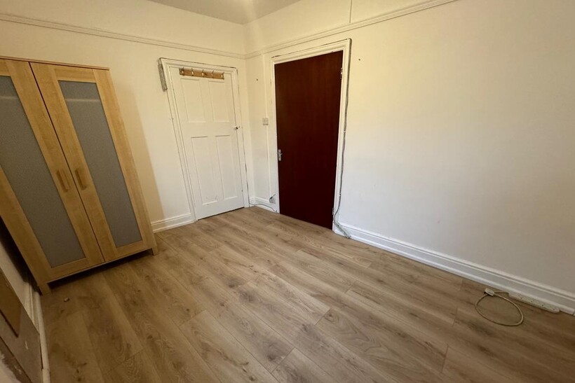 High Street, Croydon CR0 1 bed in a flat share to rent - £650 pcm (£150 pw)