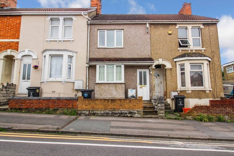 Crombey Street, Swindon SN1 2 bed terraced house to rent - £1,000 pcm (£231 pw)