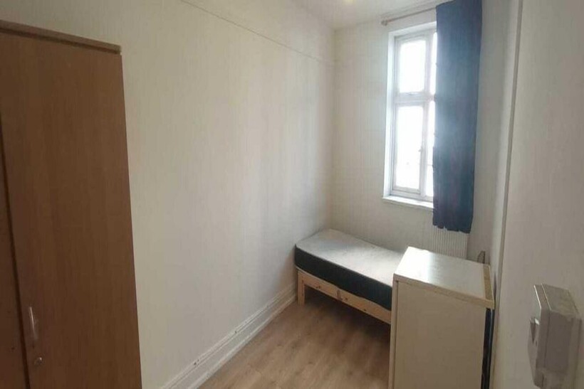 Croydon CR0 1 bed in a house share to rent - £650 pcm (£150 pw)