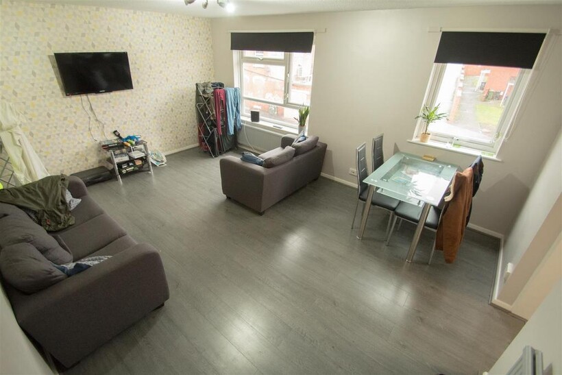 Westfield Court, Hyde Park, Leeds... 1 bed in a house share to rent - £503 pcm (£116 pw)