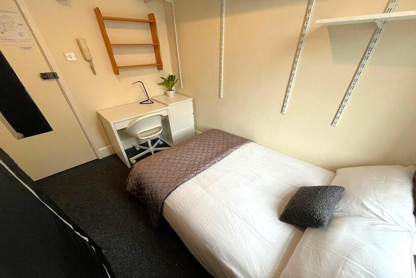 Raleigh Street, Nottingham NG7 1 bed in a house share to rent - £368 pcm (£85 pw)