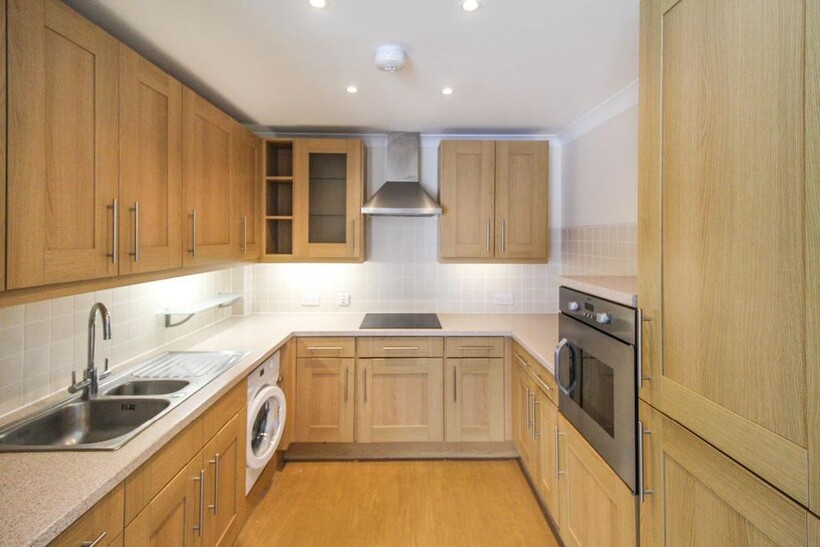 Ladyslaude Court, Bramley Way, Bedford 1 bed apartment to rent - £700 pcm (£162 pw)