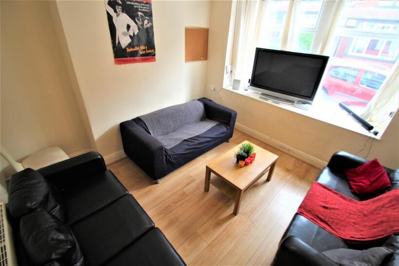 Winston Gardens, Headingley, Leeds... 1 bed in a house share to rent - £520 pcm (£120 pw)