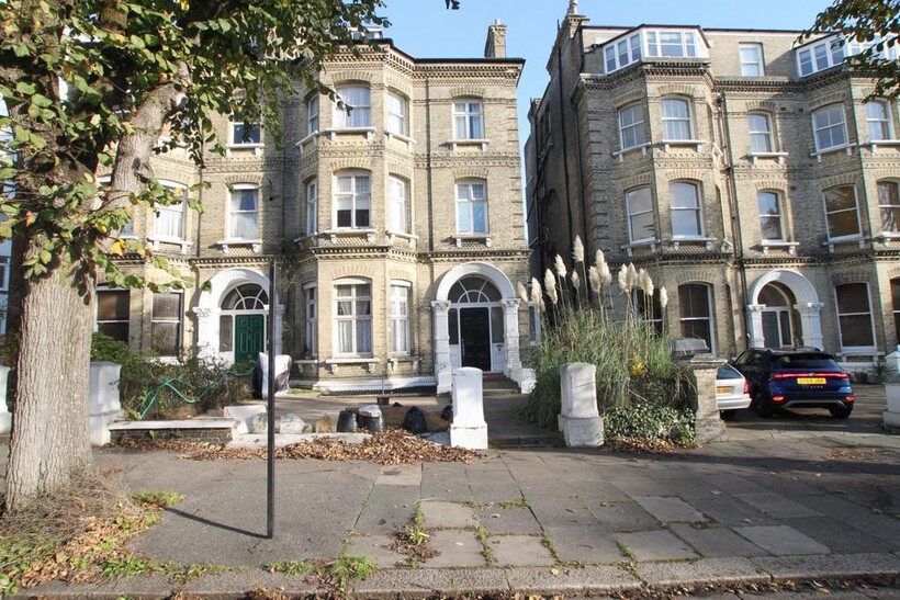 The Drive, Hove BN3 1 bed flat to rent - £1,125 pcm (£260 pw)