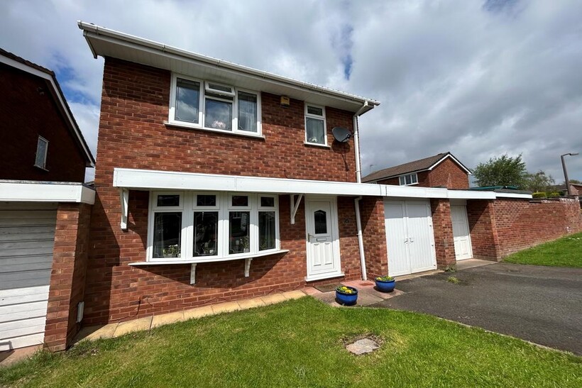 Ansty Drive, Cannock WS12 3 bed detached house to rent - £1,250 pcm (£288 pw)