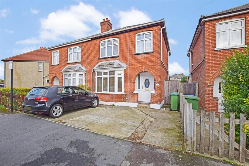 Begonia Road, Southampton, Hampshire 3 bed semi-detached house to rent - £1,500 pcm (£346 pw)