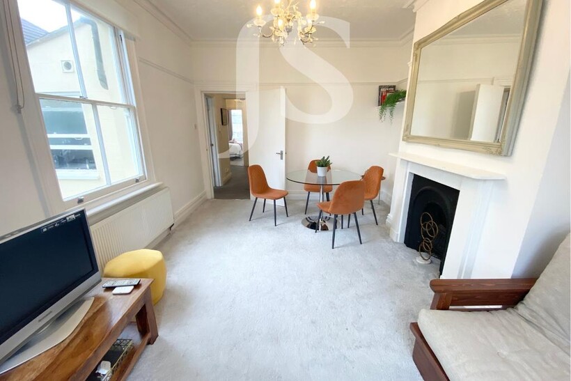 Victoria Terrace, Hove, BN3 2WB 2 bed flat to rent - £1,650 pcm (£381 pw)