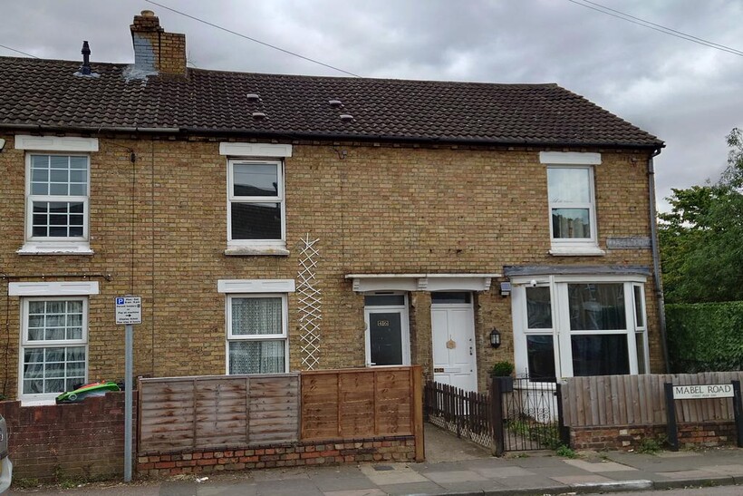 Mabel Road, Bedford MK42 2 bed terraced house to rent - £1,100 pcm (£254 pw)