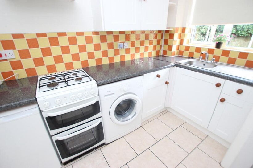 Luton LU1 1 bed semi-detached house to rent - £1,000 pcm (£231 pw)