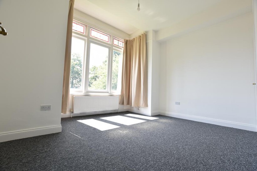 Hart Hill Drive, Luton LU2 1 bed flat to rent - £975 pcm (£225 pw)