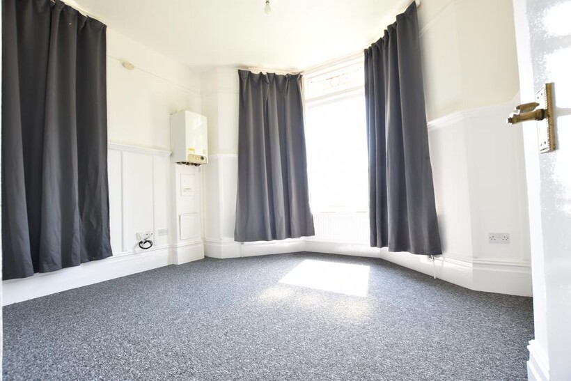 Hart Hill Drive, Luton LU2 1 bed flat to rent - £1,000 pcm (£231 pw)