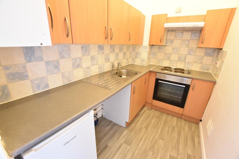 Hart Hill Drive, Luton LU2 1 bed flat to rent - £1,000 pcm (£231 pw)