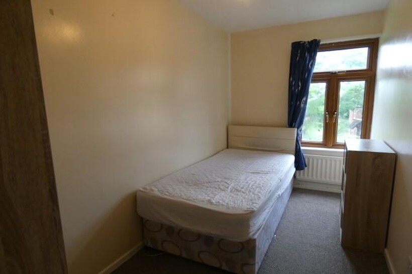 Snowbell Square, Northampton, NN3 1 bed in a house share to rent - £400 pcm (£92 pw)