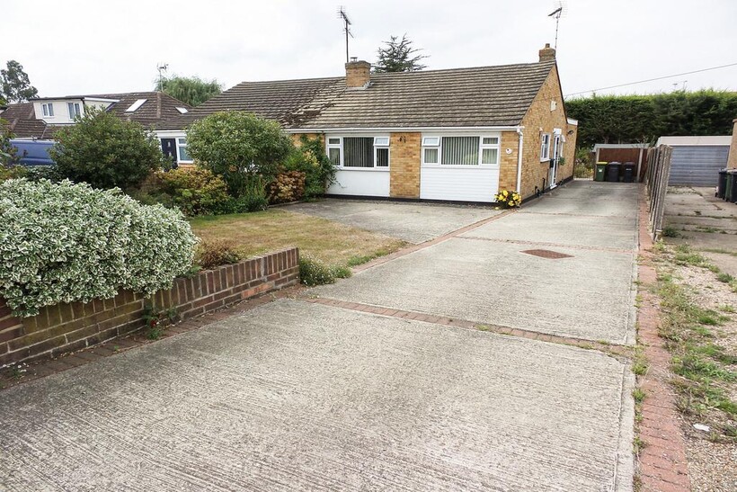 Ferry Road, Hullbridge, SS5 3 bed bungalow to rent - £1,500 pcm (£346 pw)