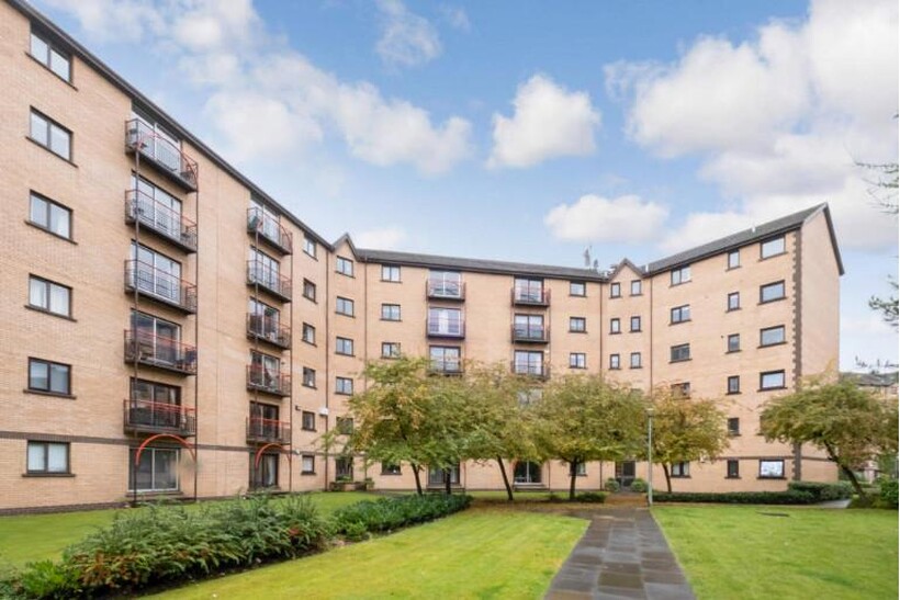 Riverview Place, City Centre... 3 bed flat to rent - £1,500 pcm (£346 pw)