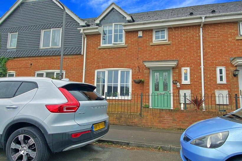 Oriel Close, Wolverton, Milton Keynes, MK12 3 bed terraced house to rent - £1,250 pcm (£288 pw)