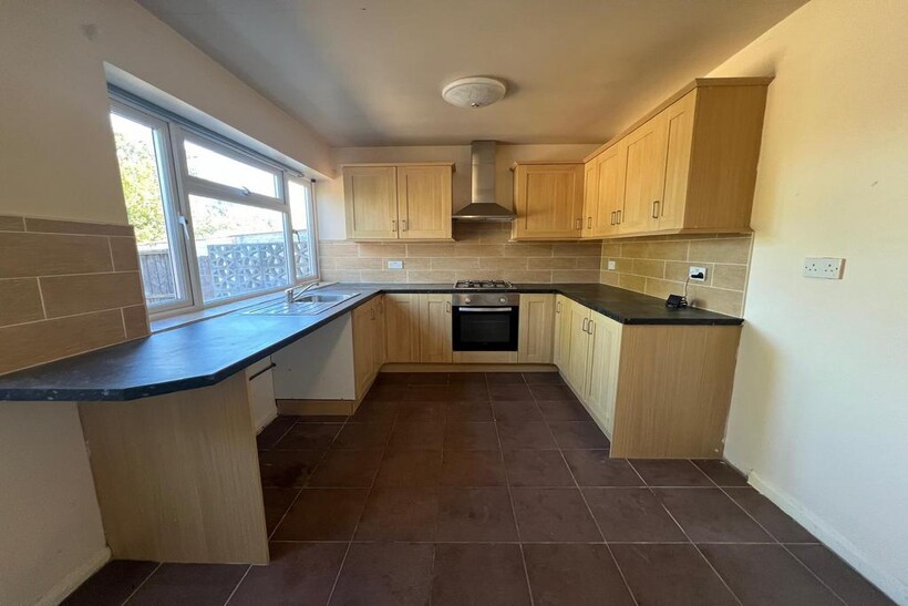 Parry Road, Wyken, Coventry, CV2 3 bed semi-detached house to rent - £1,050 pcm (£242 pw)